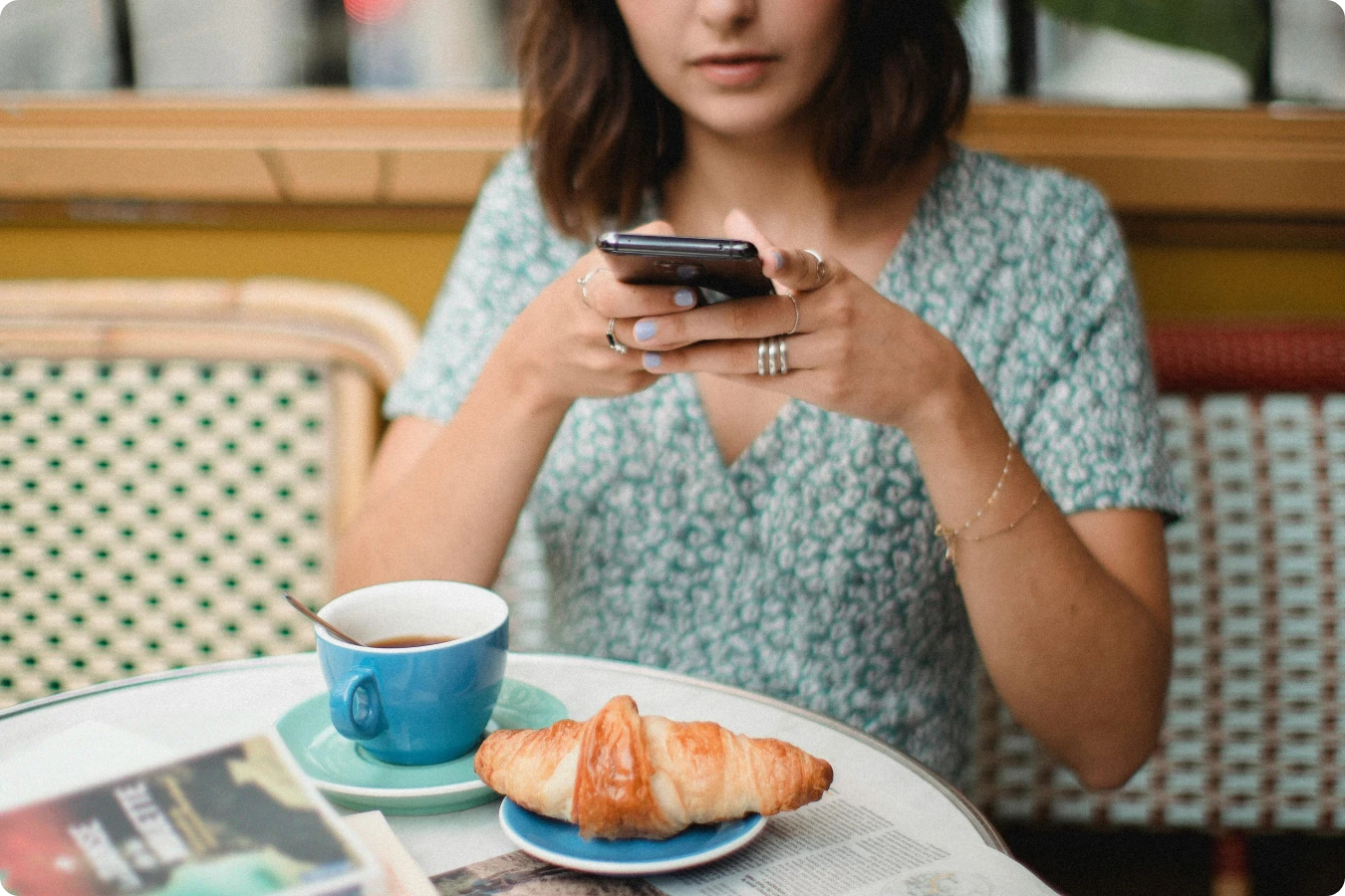 Person taking picture of meal at a restaurant: next-gen loyalty programs